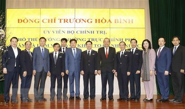 Phó Thủ tướng Thường trực Chính phủ Trương Hòa Bình với các đại biểu. Ảnh: TTXVN