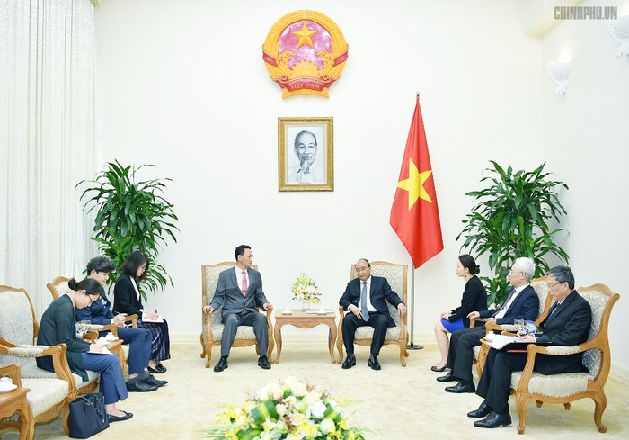 Thủ tướng Nguyễn Xuân Phúc tiếp Đại sứ Hàn Quốc tại Việt Nam Kim Do-hyun. Ảnh: VGP