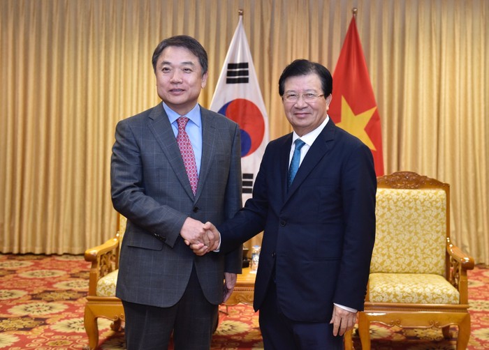 Phó Thủ tướng Trịnh Đình Dũng tiếp Phó Chủ tịch Tập đoàn Hyundai Tập đoàn Hyundai. Ảnh: VGP