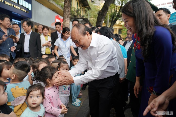 Thủ tướng đề nghị các cấp, các ngành chung tay cùng Hội Liên hiệp Phụ nữ Việt Nam lấy hạnh phúc và sự an toàn của phụ nữ, trẻ em là mục tiêu hành động. Ảnh: VGP