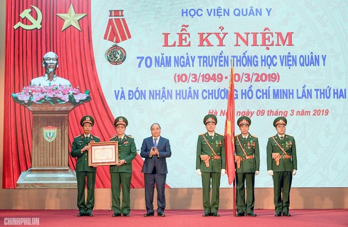 Học viện Quân y vinh dự đón nhận Huân chương Hồ Chí Minh lần thứ hai . Ảnh: VGP