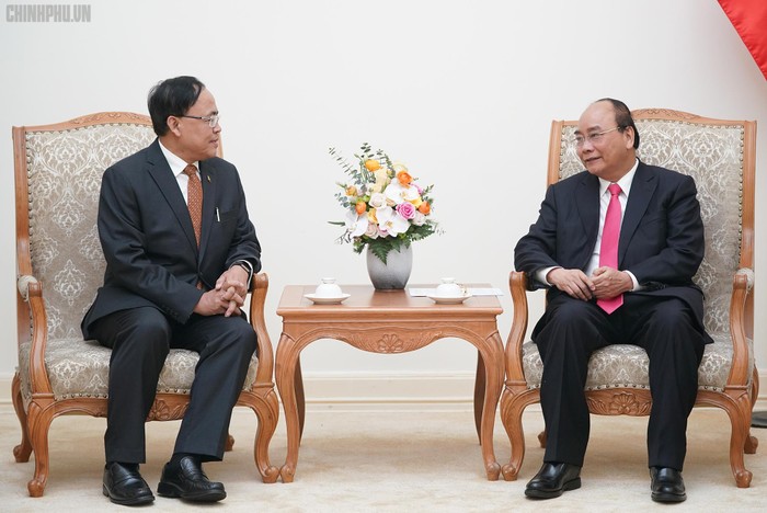 Thủ tướng Nguyễn Xuân Phúc tiếp Bộ trưởng Hợp tác quốc tế Myanmar . Ảnh: VGP