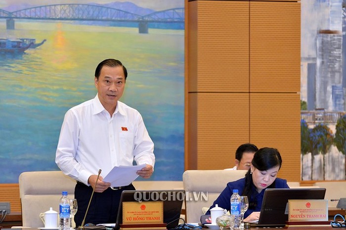 Chủ nhiệm Ủy ban Kinh tế Vũ Hồng Thanh phát biểu. Ảnh: Quochoi.vn