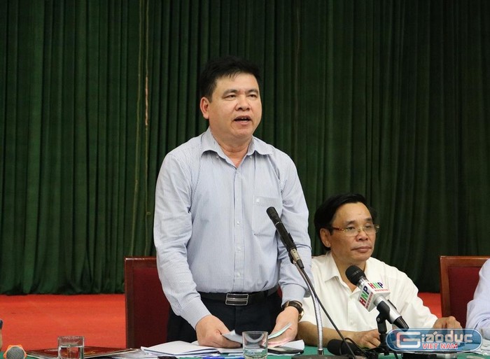 Ông Trần Xuân Hà – Phó Ban Tuyên giáo Thành ủy Hà Nội trả lời câu hỏi của các phóng viên. Ảnh: Đỗ Thơm