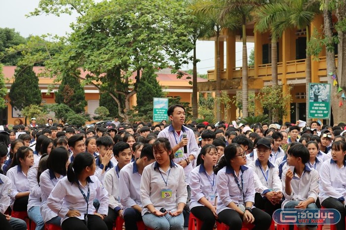 Học sinh trường Trung học phổ thông Yên Lập thường được tham gia các hoạt động ngoại khóa bổ ích để có được năng lượng sống tích cực. Ảnh: Đỗ Thơm