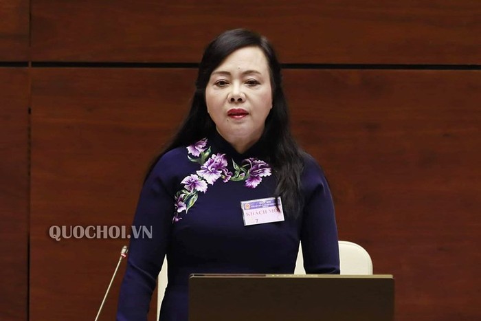 Bộ trưởng Y tế Nguyễn Thị Kim Tiến tiếp thu các ý kiến của đại biểu. Ảnh: Quochoi.vn