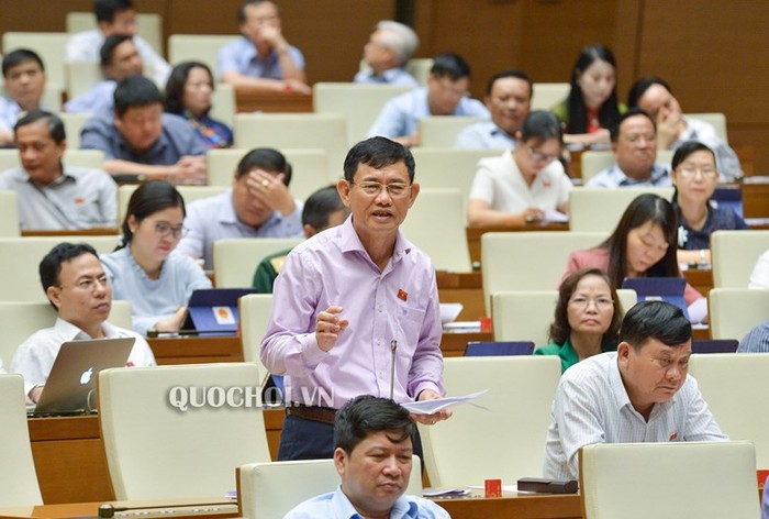 Đại biểu Nguyễn Ngọc Phương phát biểu thảo luận tại hội trường. Ảnh: Quochoi.vn