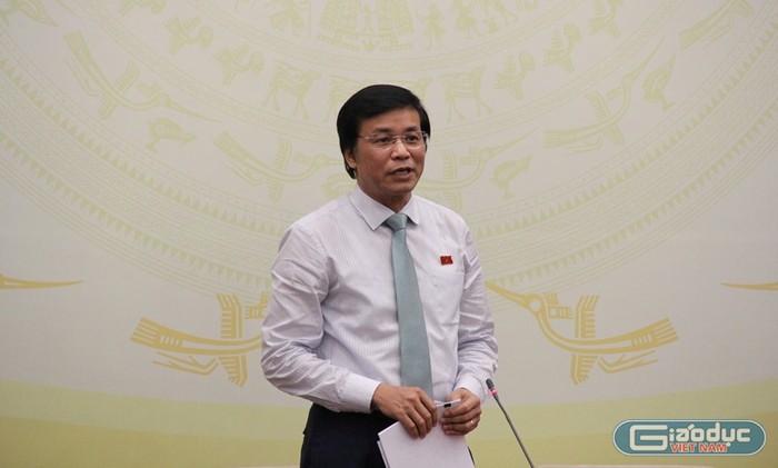 Tổng Thư ký Quốc hội Nguyễn Hạnh Phúc trao đổi với báo chí. Ảnh: Đỗ Thơm