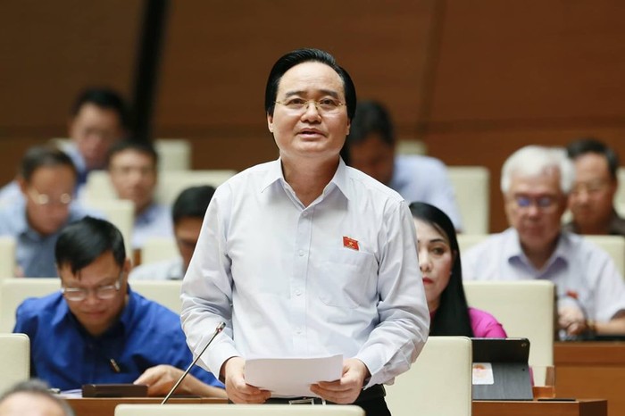 Bộ trưởng Phùng Xuân Nhạ phát biểu trước Quốc hội. Ảnh: Quochoi.vn
