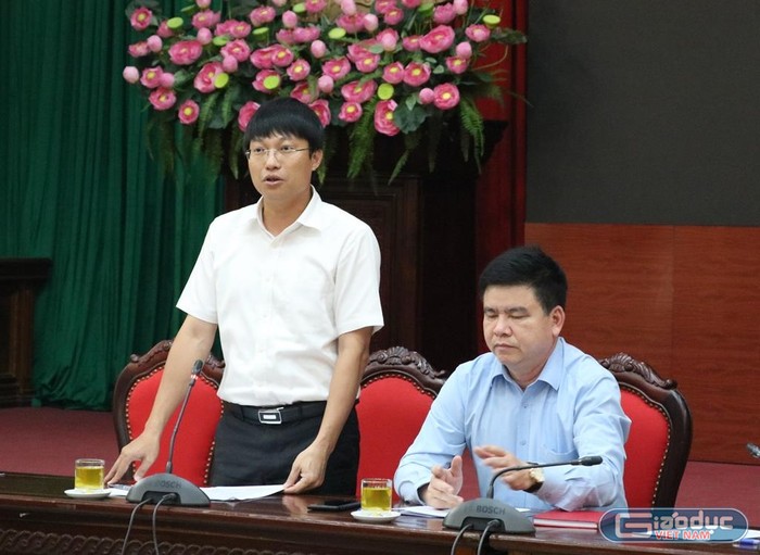 Ông Trần Việt Hà thông tin tại cuộc họp. Ảnh: Đỗ Thơm