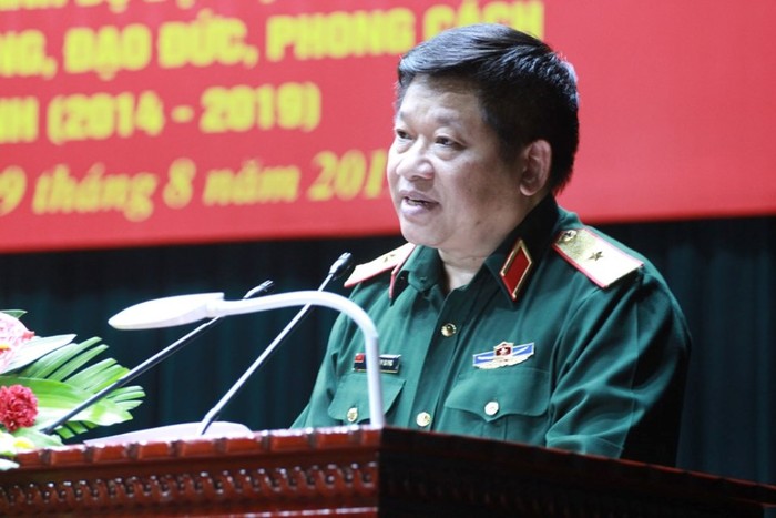 Thiếu tướng Lê Xuân Sang chủ trì cuộc họp báo. Ảnh: Vương Trần