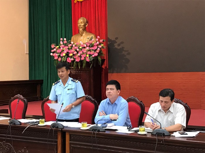 Phó Cục trưởng Cục Hải quan Thành phố Hà Nội Nguyễn Trường Giang thông tin tại cuộc họp. Ảnh: Đỗ Thơm