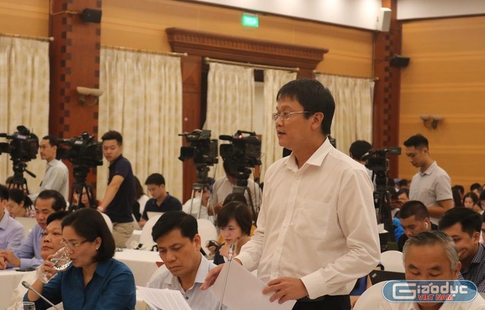 Thứ trưởng Bộ Giáo dục và Đào tạo Lê Hải An trả lời tại họp báo về vụ việc Đại học Đông Đô. Ảnh: Đỗ Thơm