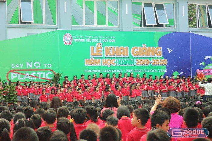Học sinh Hệ thống Trường liên cấp Lê Quý Đôn hành động vì một năm học xanh. Ảnh: Đỗ Thơm