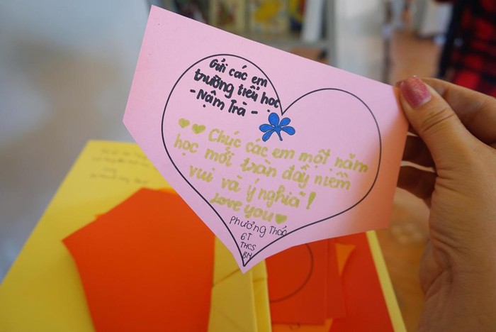 Những lá thư gửi gắm yêu thương, sẻ chia của học sinh Ban Mai đến với học sinh Nậm Chà.