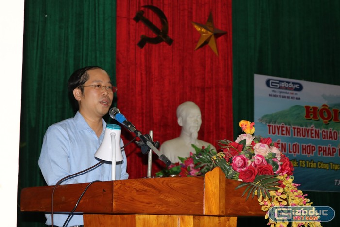 Thầy Nguyễn Ánh Hoàng – Trưởng phòng Giáo dục Thị xã Phú Thọ phát biểu. Ảnh: Đỗ Thơm