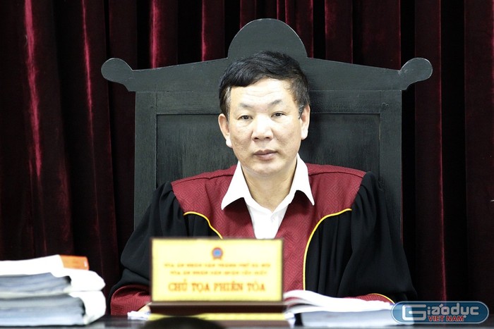 Thẩm phán, chủ tọa phiên tòa - ông Nguyễn Văn Lương. Ảnh: Tùng Dương