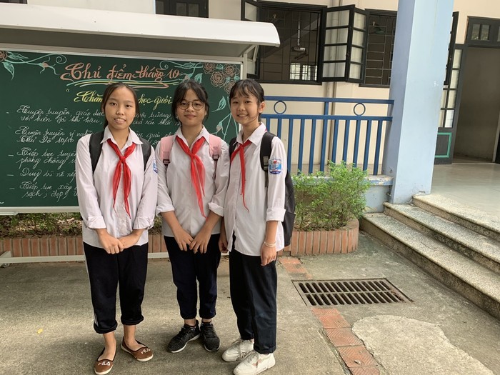 3 học sinh lớp 8A1 Trường Trung học cơ sở Bồ Đề là những tấm gương đẹp để các em học sinh học tập. Ảnh: Cô Trịnh Hoàng Hoa cung cấp.