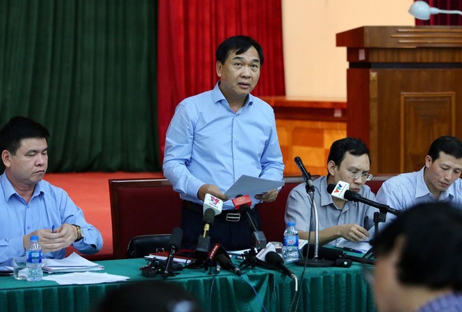 Ông Lê Văn Dục – Giám đốc Sở Xây dựng Hà Nội trao đổi thông tin đến báo chí. Ảnh: Nguyễn Dũng
