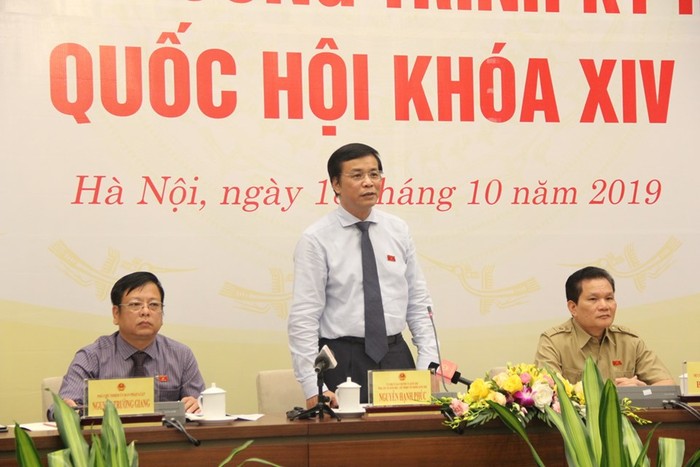 Tổng Thư ký Quốc hội Nguyễn Hạnh Phúc trả lời tại họp báo. Ảnh: S.Đ