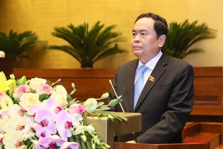 Chủ tịch Ủy ban Trung ương Mặt trận tổ quốc Việt Nam trình bày báo cáo trước Quốc hội. Ảnh: VGP