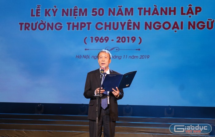 Phó Giáo sư, Tiến sĩ Nguyễn Thành Văn đọc diễn văn kỷ niệm. Ảnh: Đỗ Thơm