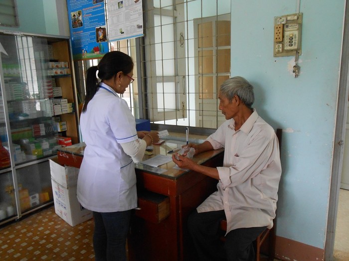 Chuẩn năng lực cơ bản dược sĩ Việt Nam thì dược sĩ phải thực hiện được lựa chọn thuốc.