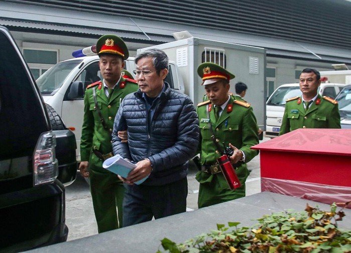 Bị cáo Nguyễn Bắc Son được dẫn giải tới tòa sáng nay. Ảnh: VOV
