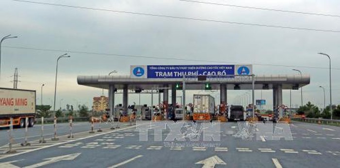 Hiệp hội vận tải thành phố Hà Nội kiến nghị giảm phí BOT từ 3% đến 5% đối với các phương tiện chở hàng từ 5 tấn trở lên và các phương tiện chở khách từ 16 chỗ trở lên. Ảnh minh họa: TTXVN