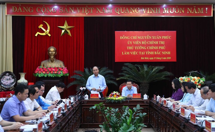 Thủ tướng Nguyễn Xuân Phúc làm việc tại tỉnh Bắc Ninh. Ảnh: VGP