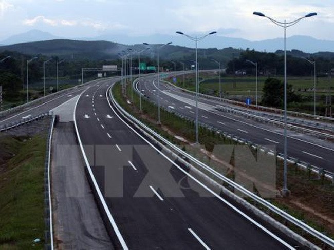 Bộ Giao thông vận tải chủ trì hoàn thiện hồ sơ Tờ trình của Chính phủ về việc điều chỉnh chủ trương đầu tư Dự án xây dựng một số đoạn đường bộ cao tốc trên tuyến Bắc – Nam phía Đông giai đoạn 2017 – 2020. Ảnh minh họa: TTXVN