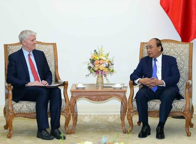 Thủ tướng Nguyễn Xuân Phúc tiếp ông Eric Sidgwick, Giám đốc Quốc gia Ngân hàng Phát triển châu Á (ADB) tại Việt Nam chào từ biệt kết thúc nhiệm kỳ công tác. Ảnh: TTXVN
