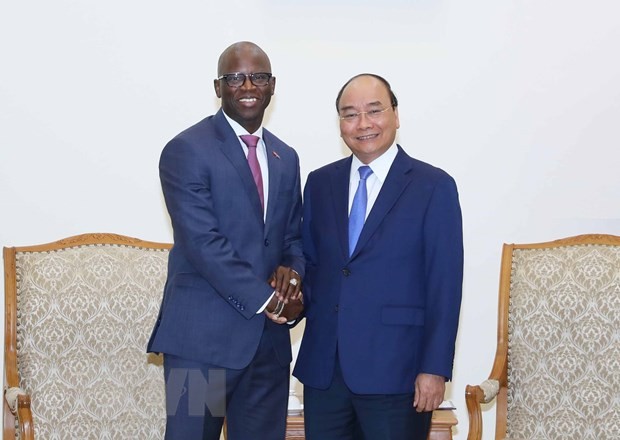 Thủ tướng Nguyễn Xuân Phúc tiếp Giám đốc Quốc gia Ngân hàng Thế giới (WB) tại Việt Nam Ousmane Dione. Ảnh: TTXVN