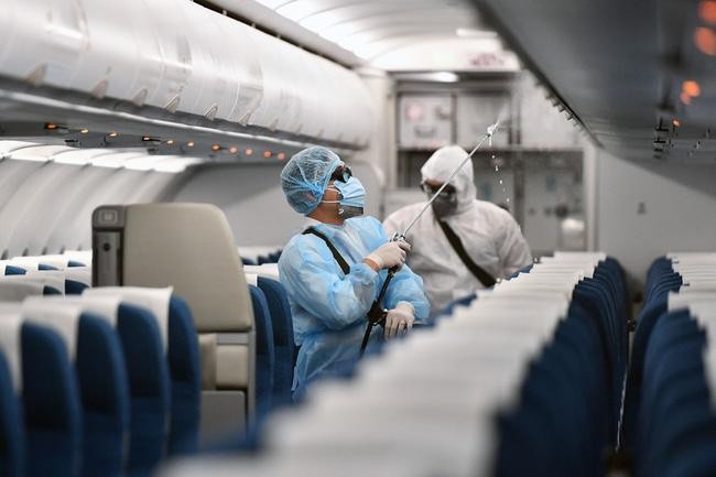 Tạm dừng tổ chức các chuyến bay về Việt Nam từ các quốc gia, vùng lãnh thổ có lây nhiễm chủng biến thể mới của vi rút SARS-CoV-2. Ảnh minh họa: moh.gov.vn