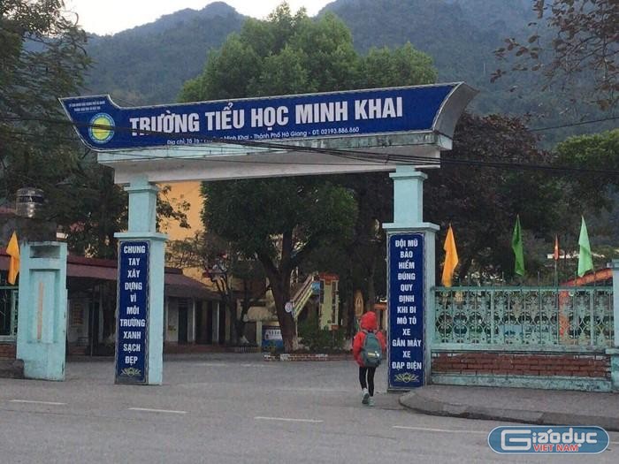 Giữa trung tâm thành phố Hà Giang, trường Minh Khai vẫn xảy ra hàng loạt sai phạm. Ảnh: LC
