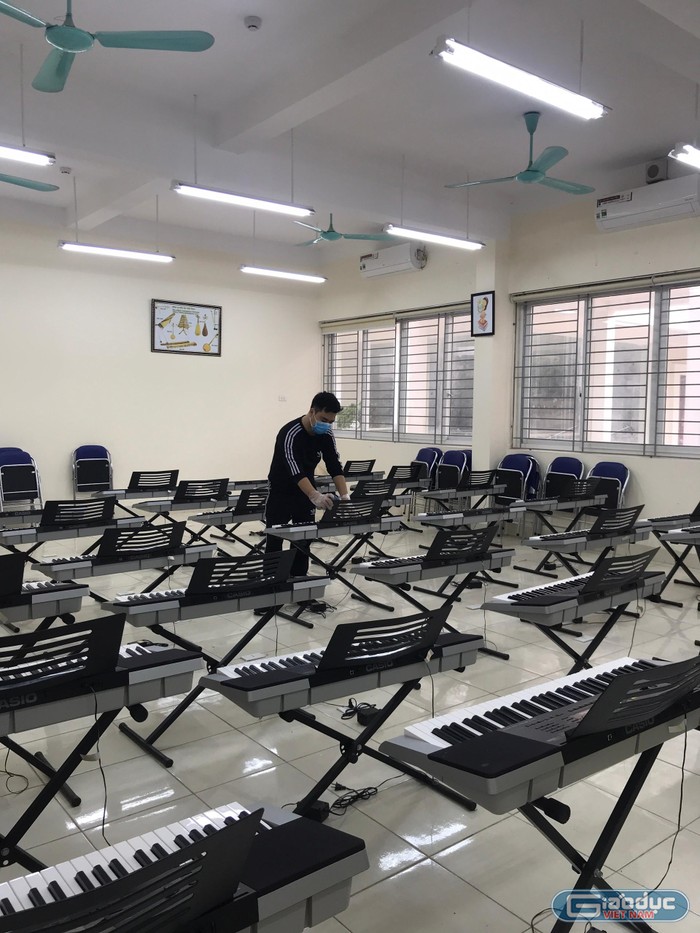 Các phòng học chức năng tại Trường Tiểu học Xuân Phương được vệ sinh sạch sẽ. Ảnh: Nhà trường cung cấp