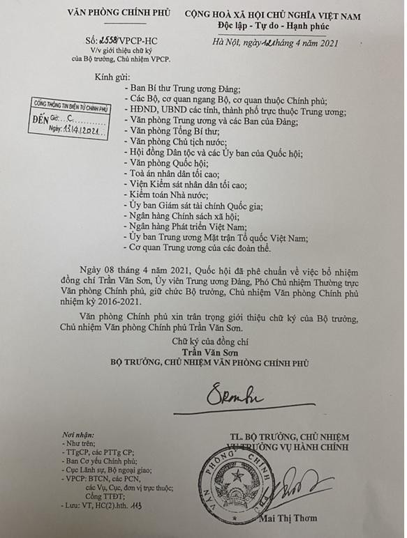 Văn bản giới thiệu chữ ký của Bộ trưởng Chủ nhiệm Văn phòng Chính phủ Trần Văn Sơn.