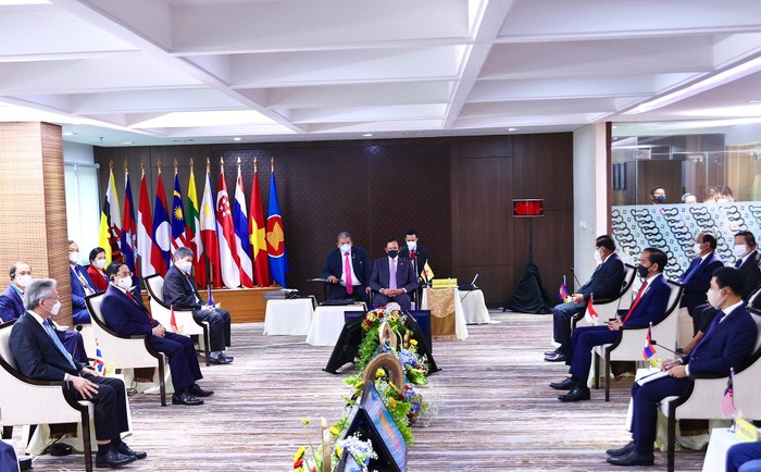 Kết thúc Hội nghị, nước Chủ tịch ASEAN đã ra Tuyên bố Chủ tịch về kết quả Hội nghị, trong đó có 5 điểm ASEAN đã đồng thuận về vấn đề Myanmar. - Ảnh: VGP/Nhật Bắc
