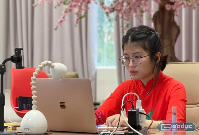 Hà Ngân đại diện Việt Nam tham gia Cuộc thi Nhịp cầu Hán ngữ Thế giới 2021 được tổ chức vào ngày 18/10 vừa qua. ( Ảnh: NVCC)