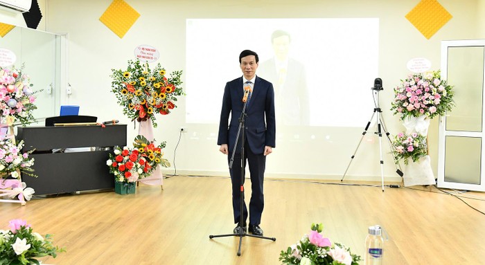 Giáo sư, Tiến sĩ Nguyễn Quý Thanh – Hiệu trưởng gửi lời chúc mừng 20-11. Ảnh: UEd media