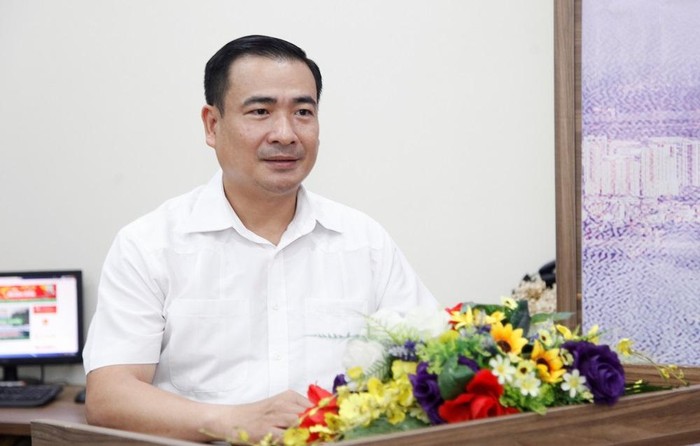 Nhà báo Khánh Toàn – Tổng biên tập Tạp chí Môi trường và Cuộc sống chủ trì Tọa đàm.