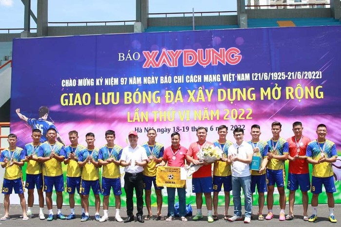 Tạp chí điện tử Hòa Nhập và Gốm Đất Việt cùng nhận giải Ba - Giao lưu bóng đá Xây dựng mở rộng lần thứ VI.