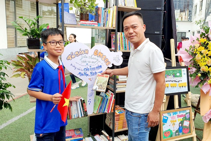 Học sinh liên cấp Hệ thống giáo dục Ban Mai đã cùng nhau tạo lập một tủ sách yêu thương tặng các bạn học sinh điểm Trường Tiểu học - THCS Cán Chu Phìn, Huyện Mèo Vạc, Tỉnh Hà Giang