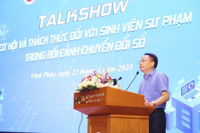 TS Trịnh Đình Vinh - Phó Hiệu trưởng phát biểu khai mạc.