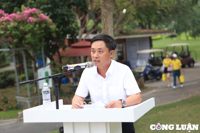 Ông Lê Trần Nguyên Huy, Ủy viên Ban chấp hành Hội Nhà báo Việt Nam, Phó Tổng biên tập Phụ trách Báo Nhà báo và Công luận, Trưởng ban tổ chức giải Golf “Ước mơ xanh” lần thứ 2 năm 2023 phát biểu khai mạc.