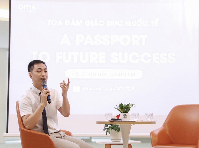 Thầy Nguyễn Hùng Tuân – Phó phòng Đào tạo Ban Mai School chia sẻ trong tọa đàm.