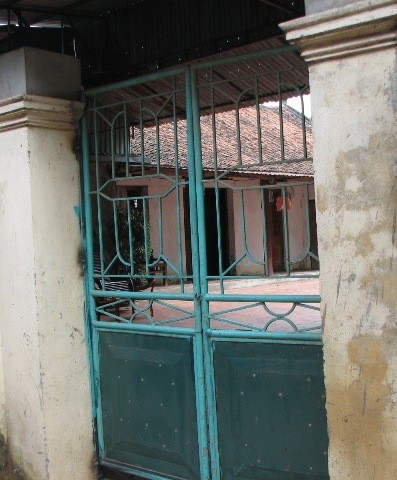 Cửa nhà anh Nguyễn Văn Tường được khóa chặt khi PV về tìm hiểu