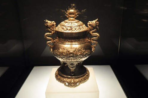 Rồng trên đỉnh bạc, triều Nguyễn (1802-1945)