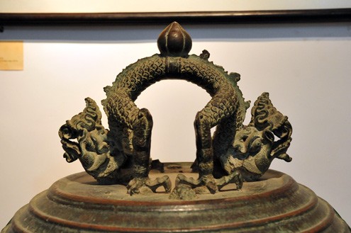 Rồng trên chuông Vân Bản bằng đồng, thế kỷ 13-14 tại Đồ Sơn (Hải Phòng).