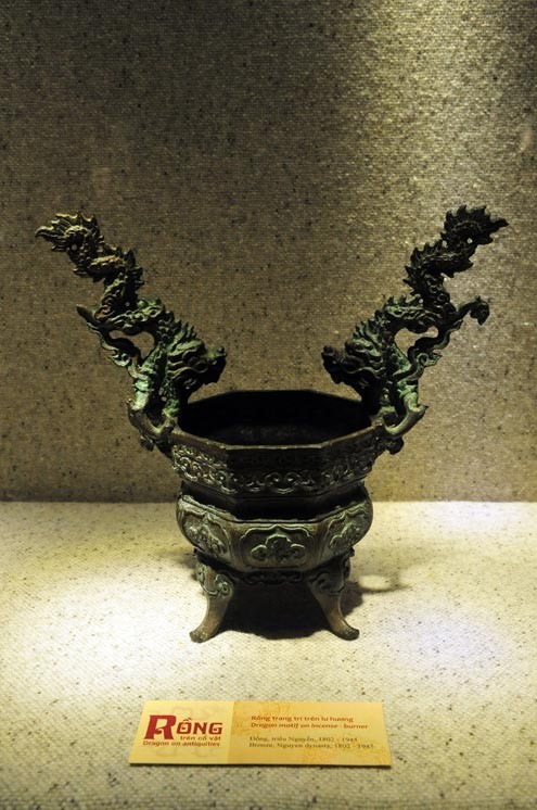 Rồng chầu trên lư hương, triều Nguyễn (1802-1945).